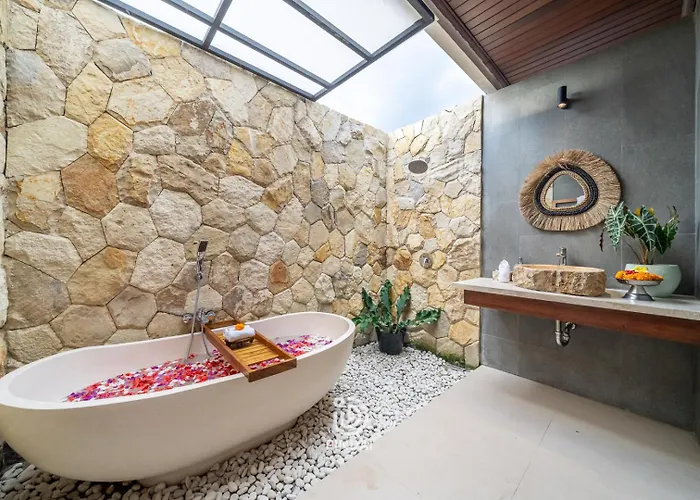 3 King Bedrooms Ratu Bali Luxury In Ubud, Bali ベッド・アンド・ブレックファスト