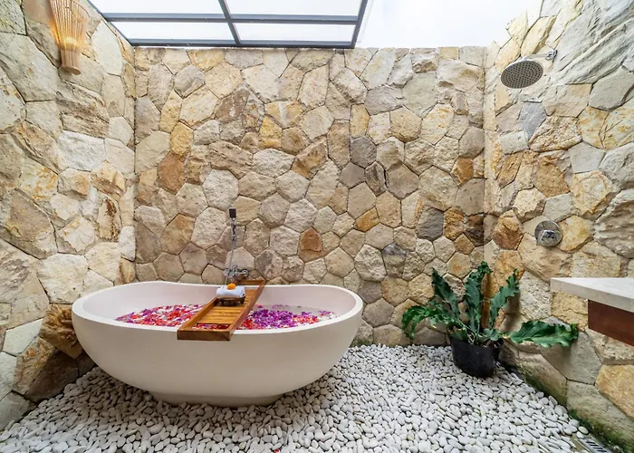 ベッド・アンド・ブレックファスト 3 King Bedrooms Ratu Bali Luxury In Ubud, Bali ウブド